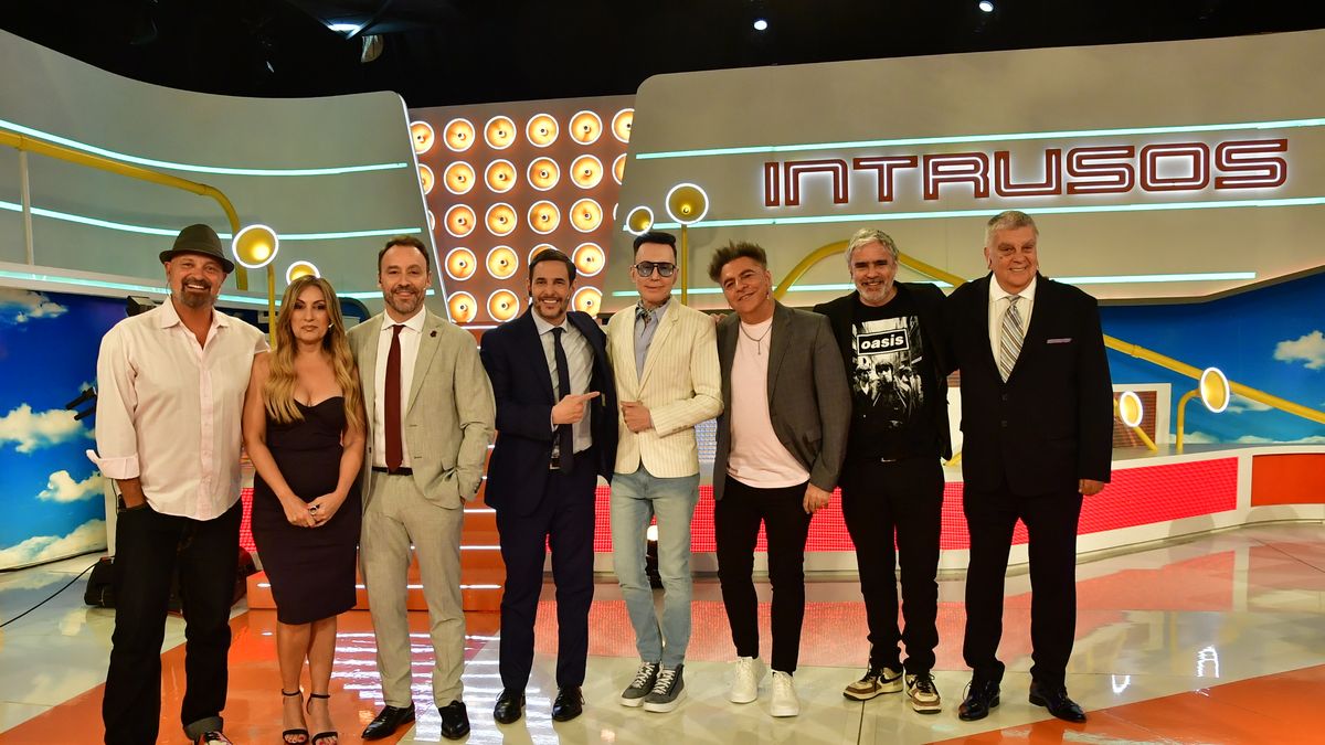 INTRUSOS 25  A (202)