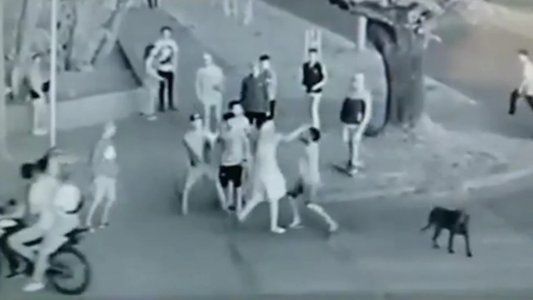 Video: una patota noqueó a un joven a la salida de un boliche en Santiago del Estero