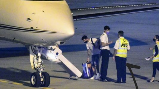 Messi volvió a París tras dar negativo en el último test de coronavirus