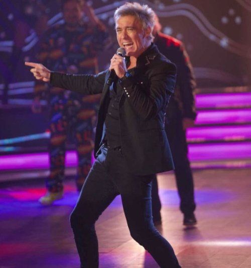 Cae, anoche en su visita al programa apertura de Marcelo Tinelli en canal 13.El músico aún tiene contrato con Telefe. 