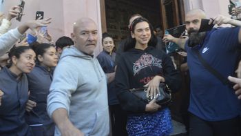 Las fotos de Dua Lipa en Argentina: almorzó en un restaurant de Palermo y provocó locura entre sus fans