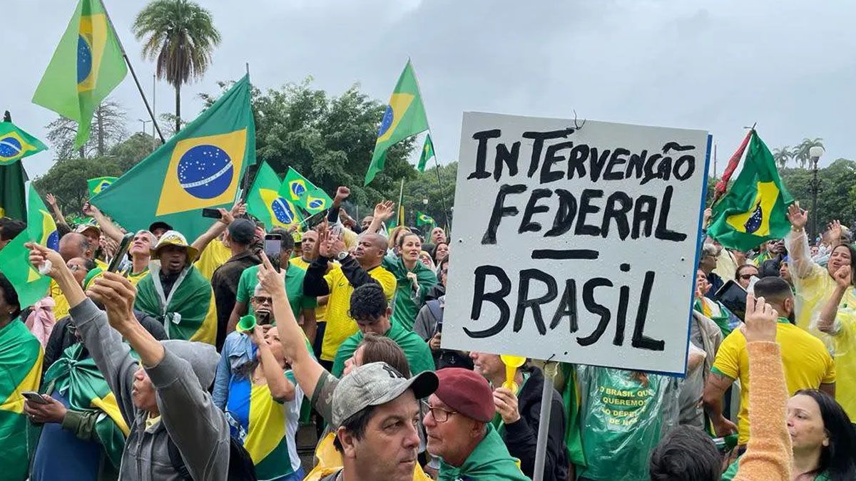 Bolsonaristas continúan pidiendo una intervención militar a cuatro días del triunfo electoral de Lula (Foto: Gentileza O Globo)