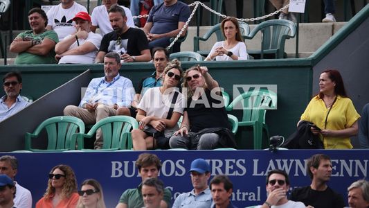 Las acarameladas fotos del cantante de Maná con su nueva novia en Argentina