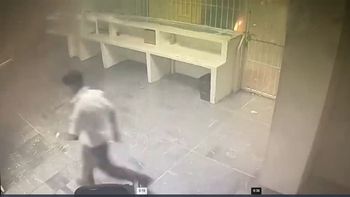 Video | Guardiacárceles dejan morir a 40 migrantes en un incendio de una cárcel de México