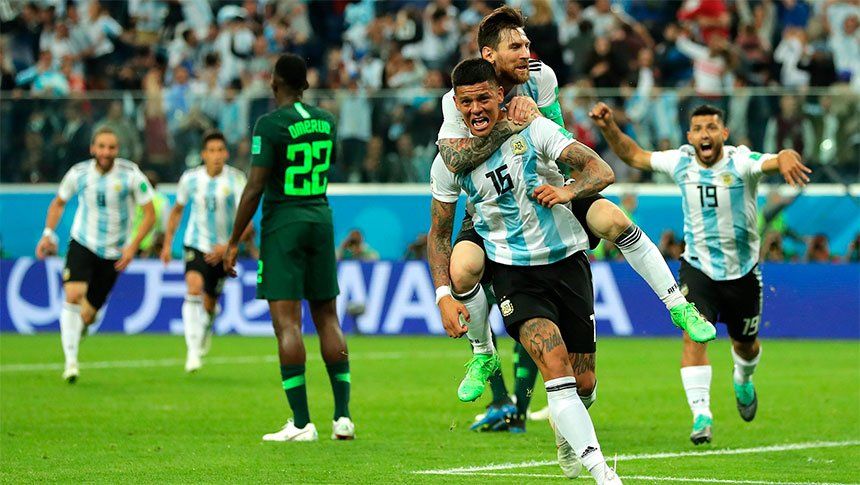 Histórica clasificación: con un golazo de Messi y un agónico gol de Rojo la Argentina se metió en octavos