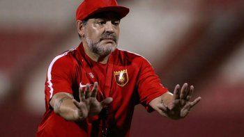 Diego Maradona finalmente se queda a dirigir en Emiratos Arabes