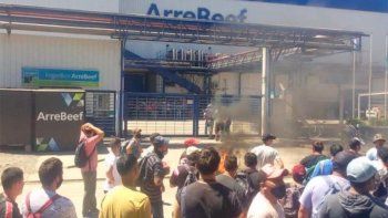 Cerró un frigorífico con 100 años de trayectoria y 1.000 empleados se quedaron sin empleo