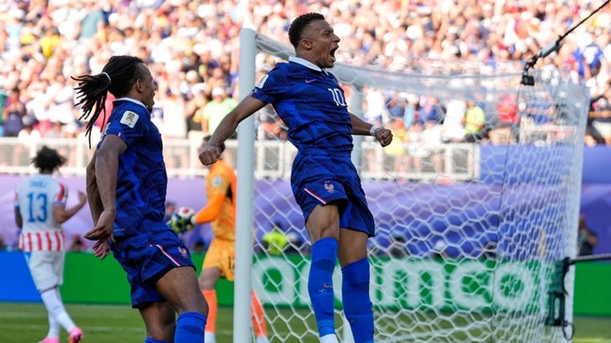 Francia le ganó a Paraguay 1-0 por los octavos de final. (Foto: Reuters)