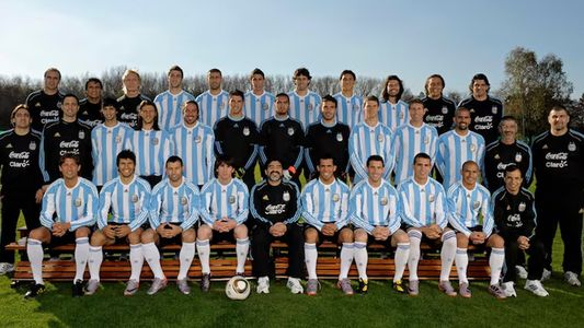 Video viral: un exjugador de la Selección Argentina sorprendió a todos tocando la guitarra en la calle
