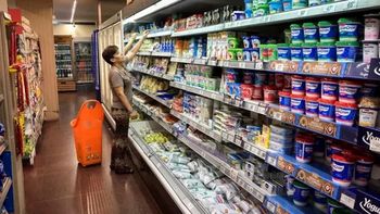 El consumo masivo volvió a caer en abril pese a la baja de la inflación: los rubros más afectados