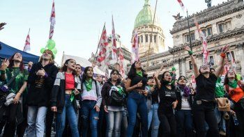 Diputados de distintos bloques y el colectivo de mujeres volvieron a presentar (con cambios) el proyecto de legalización del aborto