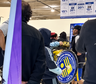 No le quisieron cambiar un televisor y apareció en el supermercado con barras, bombos y una amenaza