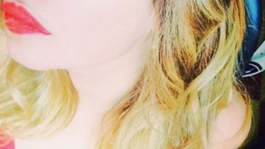 Confesó los complejos que tiene sobre su cuerpo y se sacó calientes selfies