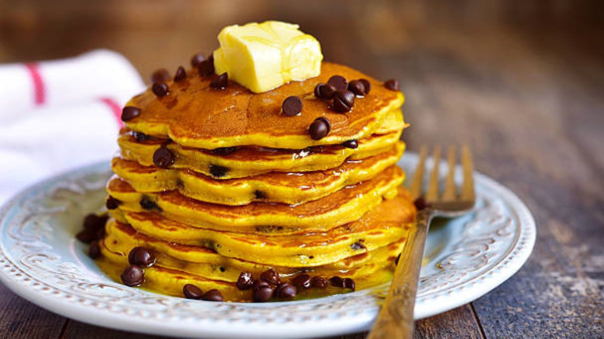 Pancakes de calabaza y chocolate: la receta que va a cambiar para siempre tus desayunos y meriendas