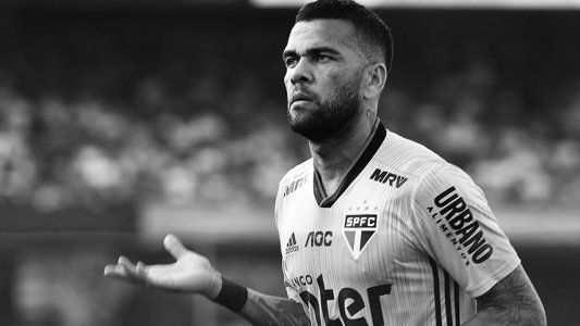 El mensaje de Dani Alves para Bolsonaro luego de que el presidente de Brasil subestime al coronavirus