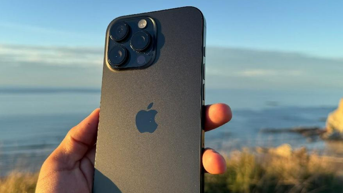 Cuánto bajará el precio del iPhone en Argentina.