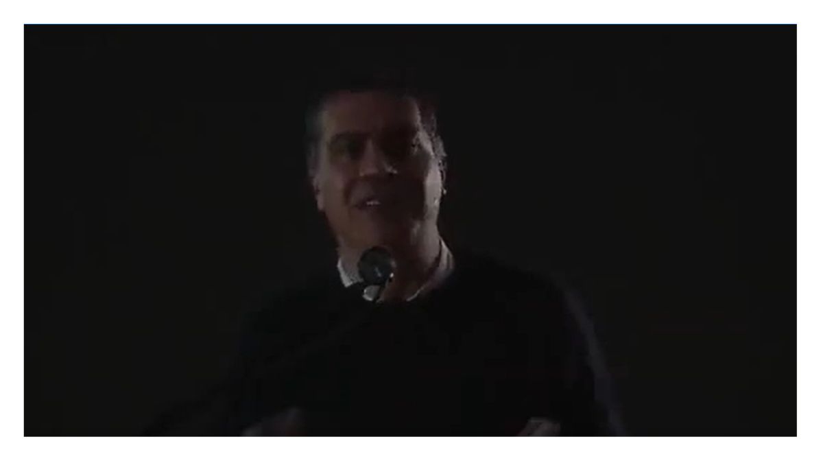 “Disfruten este momento, nosotros estamos haciendo lo mejor en infraestructura, los profesores pondrán...”, y entonces se cortó luz, lo que dejó a Capitanich sin sonido.