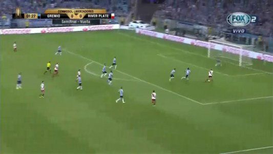 La primera de River: Borré definió muy mal tras un gran pase de Quintero