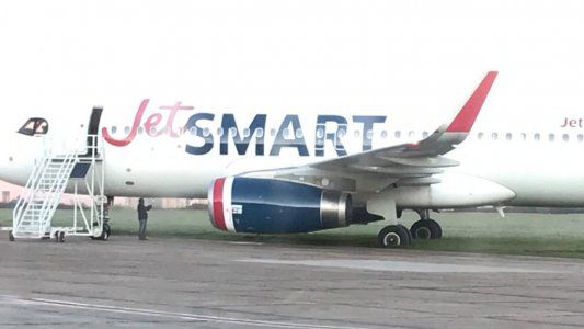Pequeño susto: con Urtubey a bordo, un avión de JetSmart salió de pista en el aeropuerto de El Palomar