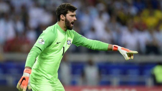 Imbatible: Alisson llegó a 450 minutos sin recibir goles en el arco de Brasil