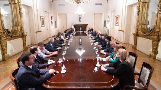 Sin acuerdo de todos los gobernadores, el Gobierno busca aliados para una ley ómnibus compactada