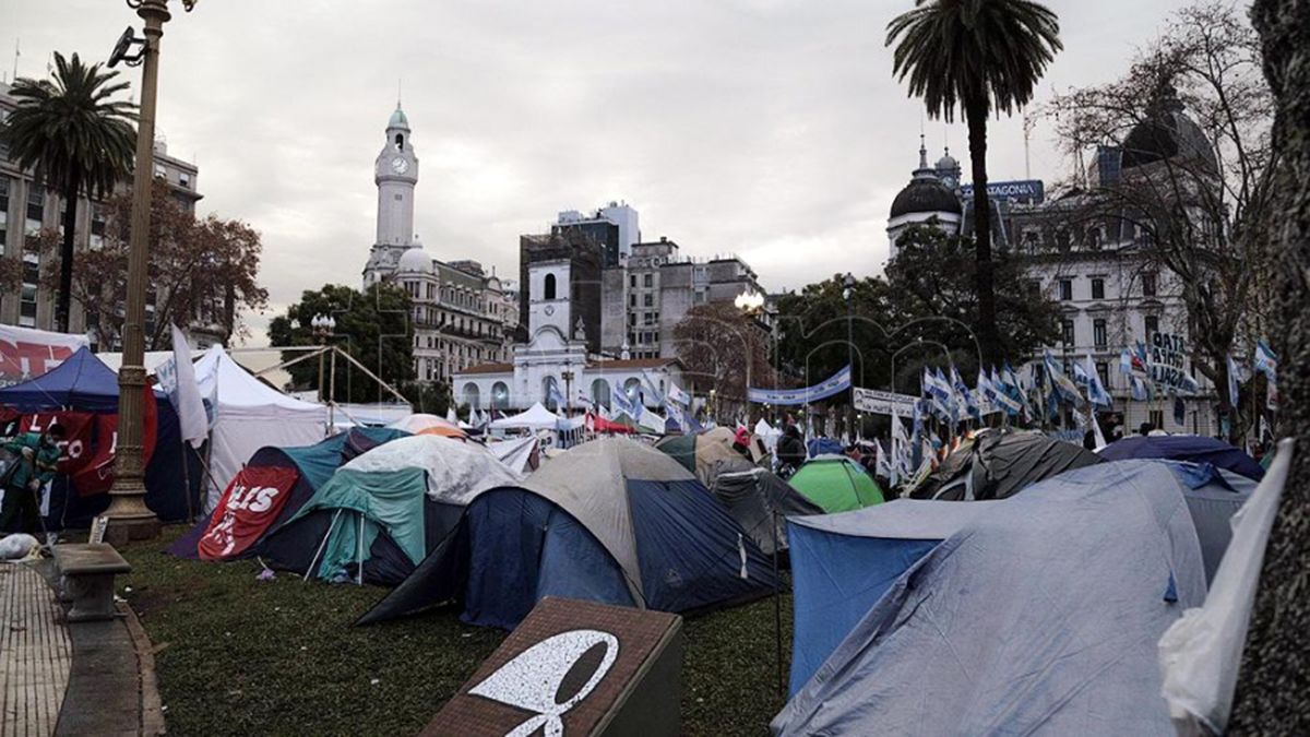 Piqueteros acamparán en Plaza de Mayo por tiempo indeterminado. (Foto: Télam)