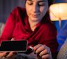 Por qué no deberías cargar tu celular durante la noche: el cambio de hábito que puede ahorrarte dinero
