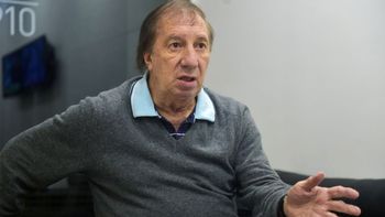 El parte médico de Carlos Salvador Bilardo: Presenta una mejoría significativa