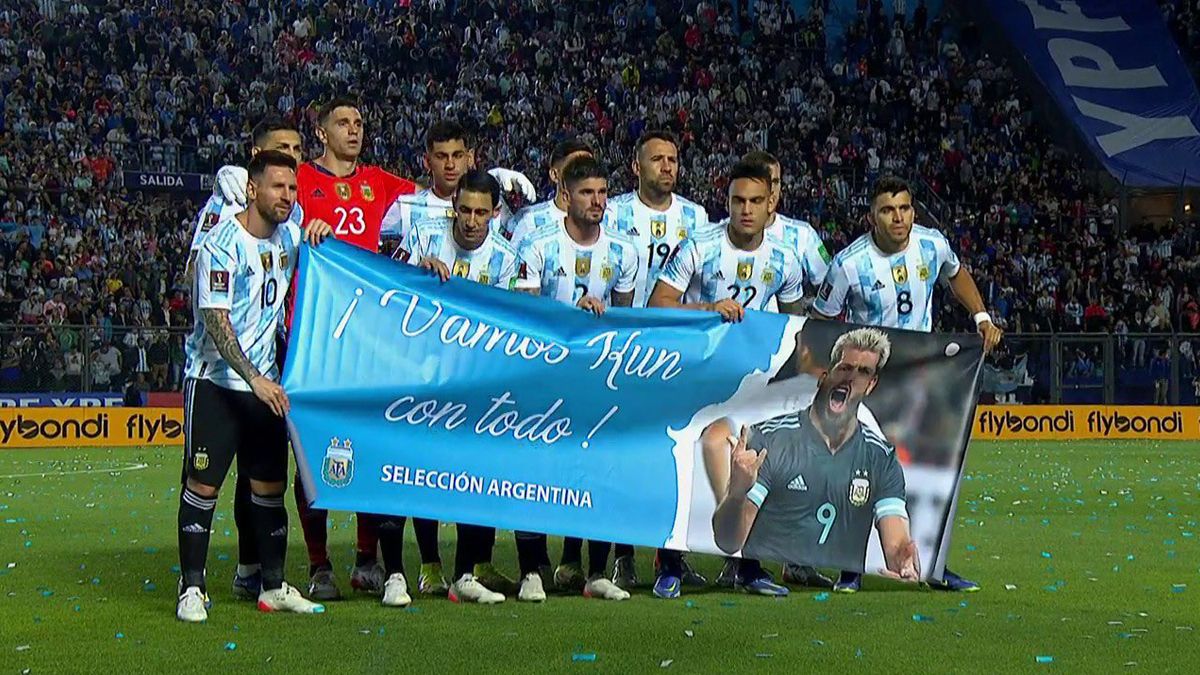 La Selección Argentina posó con un cartel dedicado al Kun Agüero.
