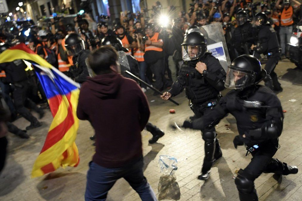 Incidentes, heridos y detenidos en una nueva protesta en Barcelona