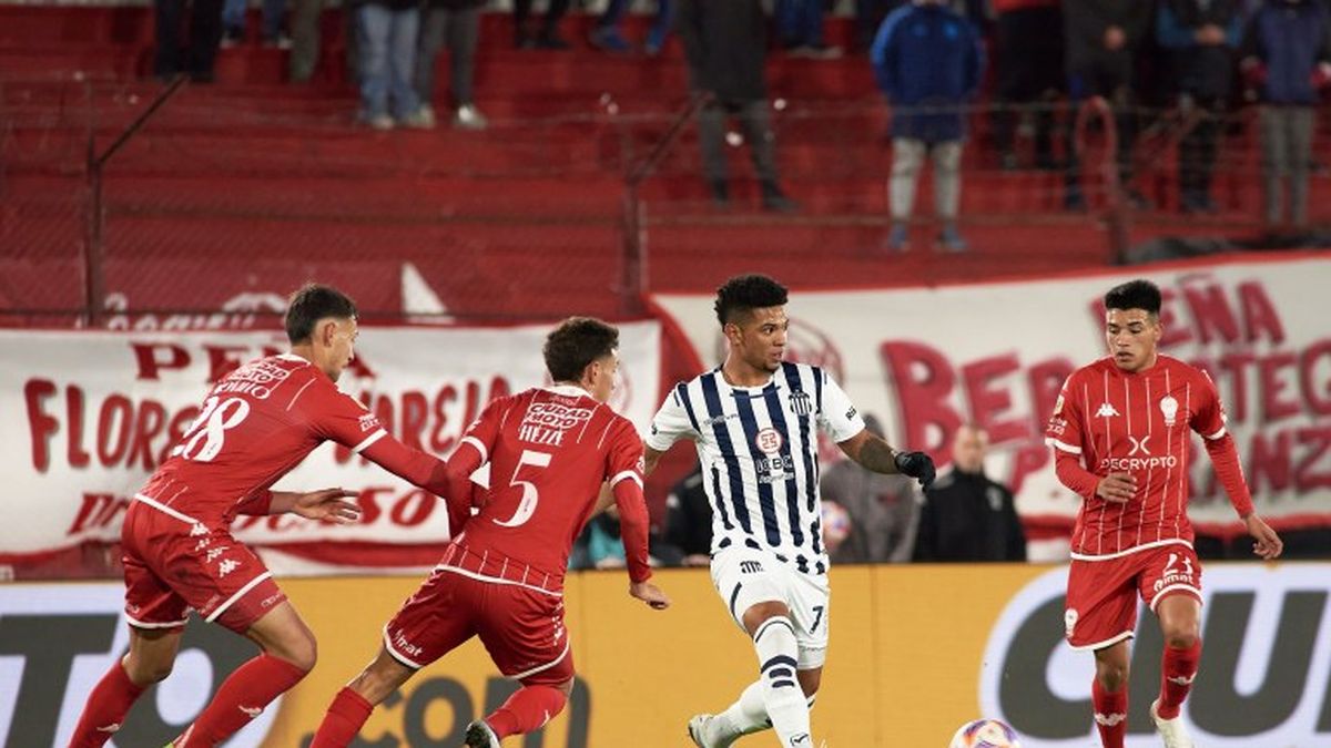 Talleres por ahora no puede con Huracán. (Foto: NA)