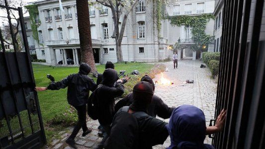 Ataque a la embajada argentina en Santiago: Bordón reconoció que vivió momento muy difíciles y que tomará medidas de resguardo