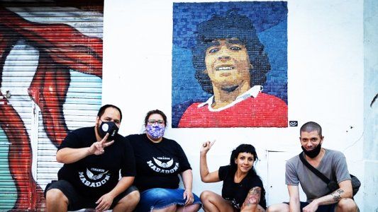 Comando Maradona: la historia del grupo de personas que homenajea al Diez una vez por mes