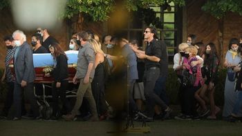 La lista exclusiva de las 40 personas que pudieron presenciar el entierro del cuerpo de Diego Maradona