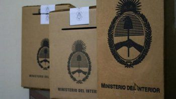 Casi 400 mil personas están habilitadas para votar desde el exterior. Casi 400 mil personas están habilitadas para votar desde el exterior.