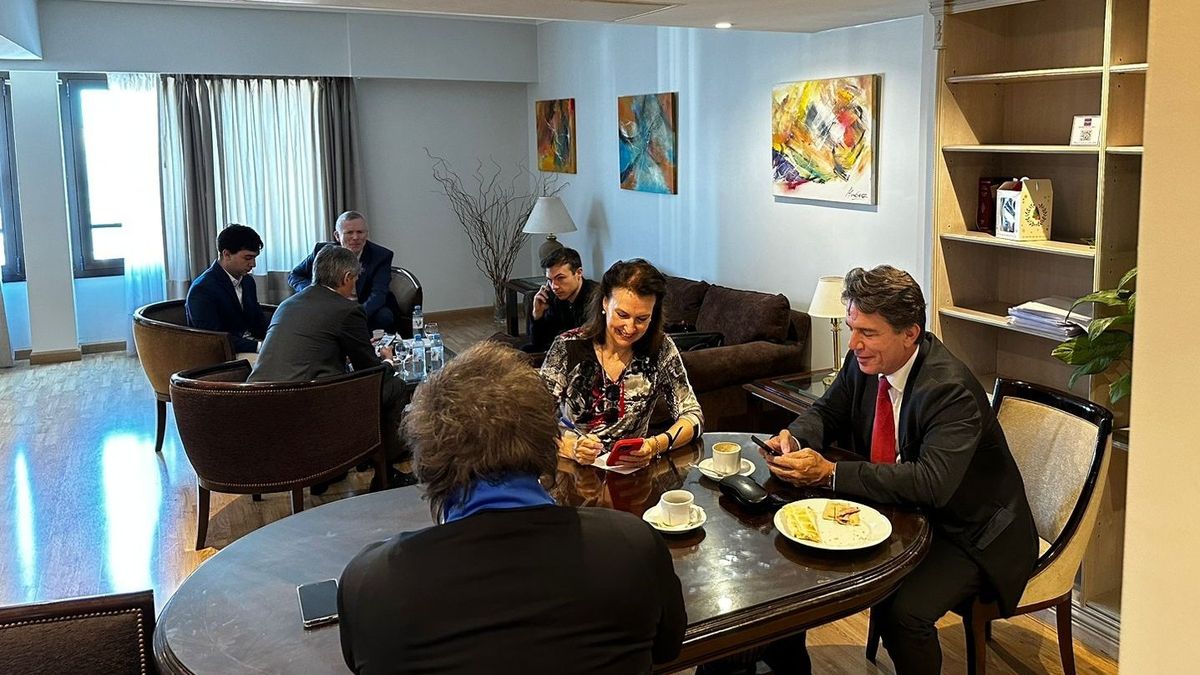 La primera reunión de Javier Milei con su equipo tras ser electo presidente (Foto: La primera reunión de Javier Milei con su equipo tras ser electo presidente (Foto: