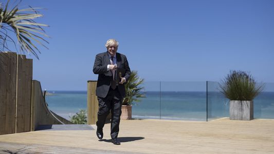 Boris Johnson posterga 4 semanas el día de la libertad