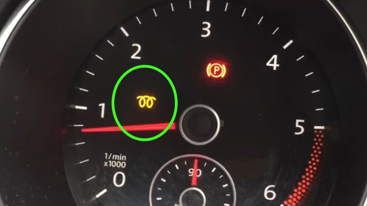 Qué quiere decir la luz con forma de resorte en el tablero del auto