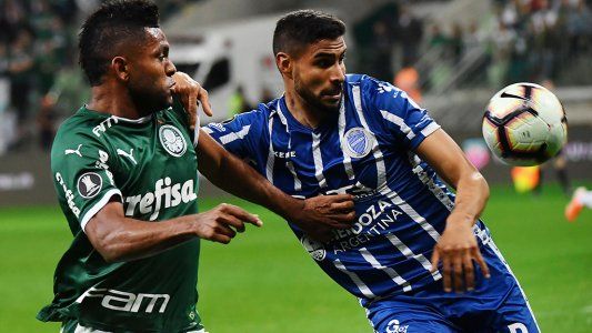Del árbitro a un jugador de Godoy Cruz, para explicar el penal a Palmeiras: Qué querés que haga, yo acá me juego la vida