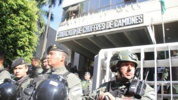Allanan el sindicato de Camioneros por la causa Independiente
