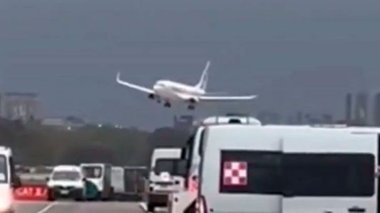 El video de cómo fue por dentro el intento fallido de aterrizaje de un avión en Aeroparque