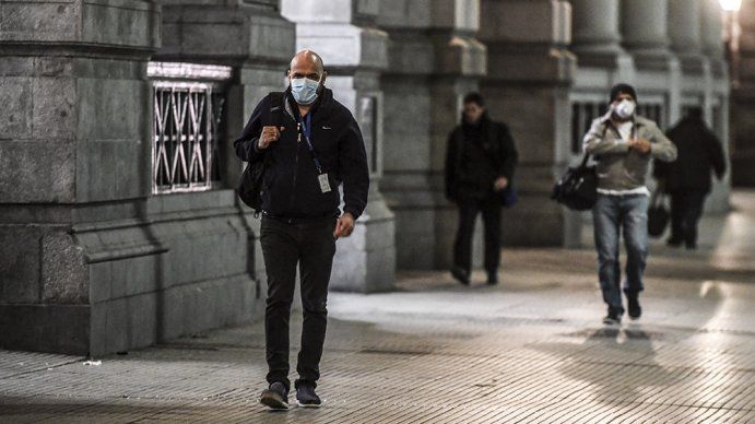 Confirmaron 10.880 casos y 348 muertes por coronavirus en las últimas 24 horas