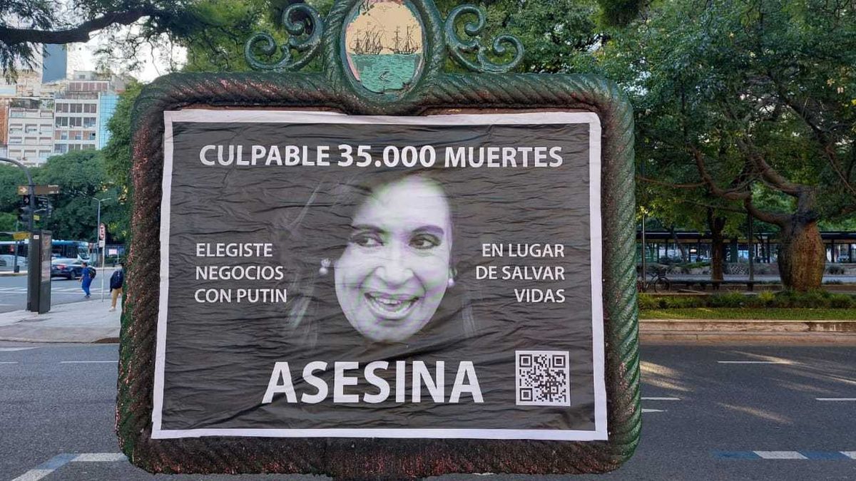 Desconcierto en el Gobierno por un afiche contra Cristina Kirchner que se viralizó en redes sociales. ¿Quién está detrás del mensaje?
