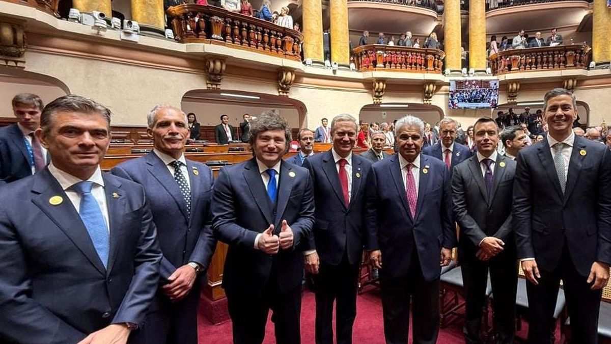 La jura de la presidenta de Perú se convirtió en el escenario de una cumbre de nuevos referentes de la derecha latinoamericana. (Foto: X @slcaputo)