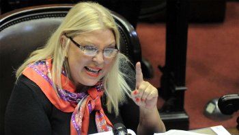 Carrió le puso sal a los incidentes: “No hubo represión, la dispersión con hidrante es absolutamente legal”
