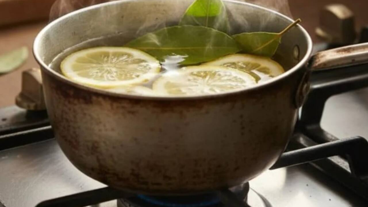 Hervir cáscara de limón con canela y albahaca: para qué sirve y por qué te lo van a sugerir siempre