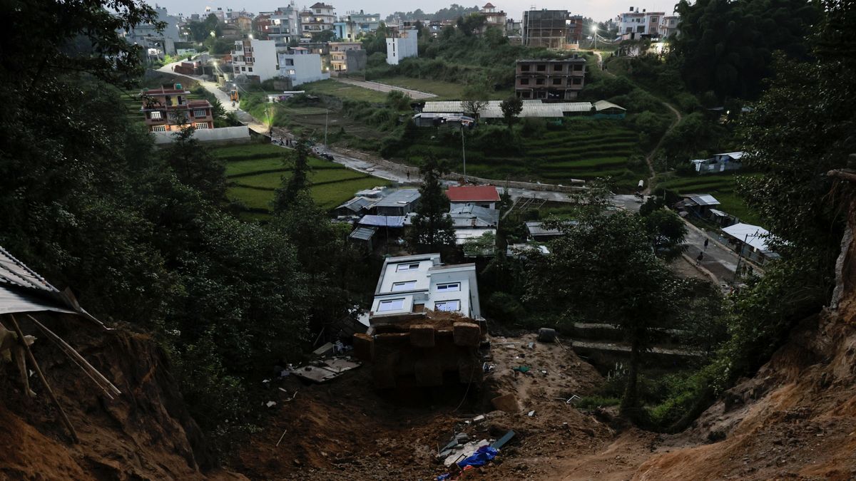 La avalancha de nieve y rocas golpe&oacute; el campamento base del Himlung Himal, a m&aacute;s de 7.000 metros de altura, y dej&oacute; al menos cuatro muertos y 12 desaparecidos. (Foto: Reuters).