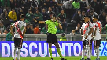 Beligoy tiró nafta al fuego del VAR por la polémica en el penal que le dieron a River
