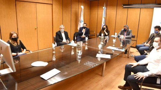 El Gobierno comenzó con la entrega de 26 mil tarjetas de telefonía celular para barrios populares