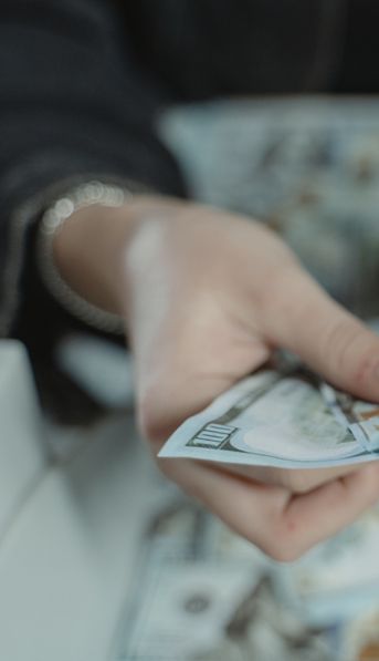 El dólar blue tocó su valor más bajo en dos meses: ¿cuáles son los motivos de la caída y cuánto puede durar el veranito financiero?